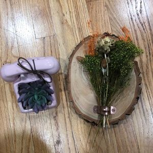 Gorgeous pair o’ room decor!